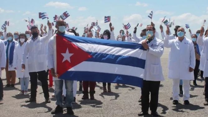 Plan para reunir familias de médicos cubanos exiliados