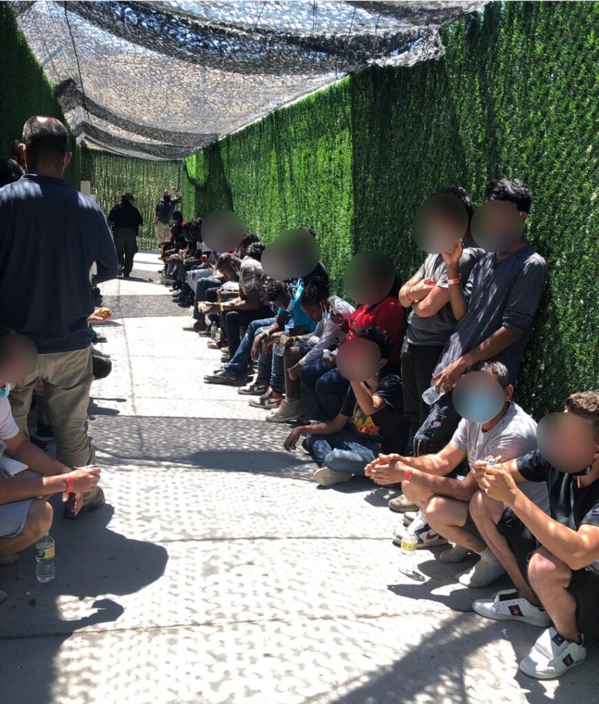 1.200 migrantes detenidos el sábado en frontera EE UU