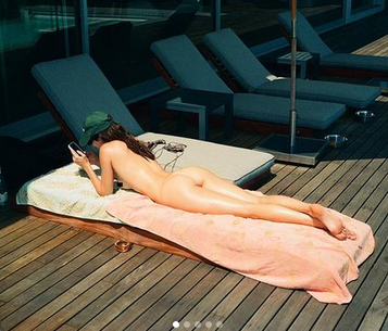 Kendall Jenner muestra fotos totalmente desnuda