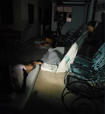 Camagüey: embarazadas duermen en el suelo